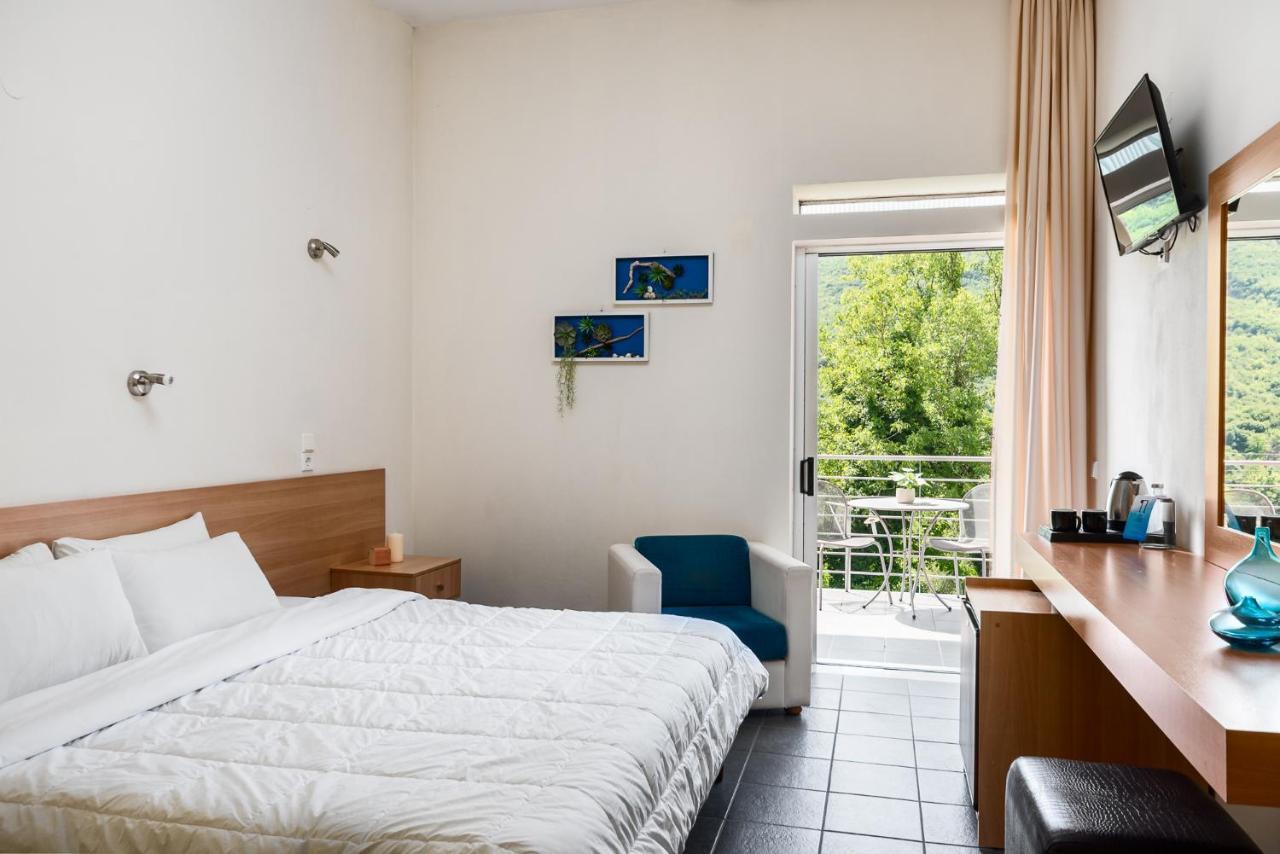 Gefiri Plakas Hotel Bagian luar foto