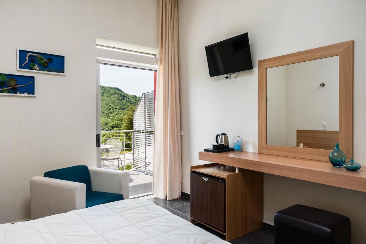 Gefiri Plakas Hotel Bagian luar foto